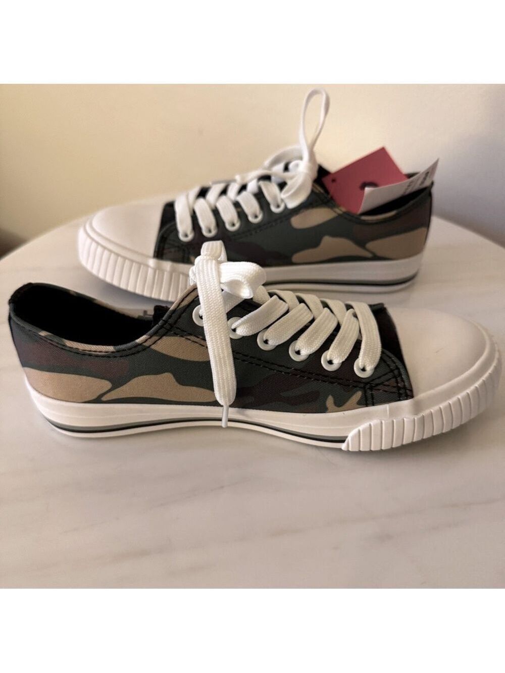 NEW WITH TAGS Las Vegas Raiders Camo Low Top Canvas Sneakers, Women’s Size 7 - Picture 6 of 9